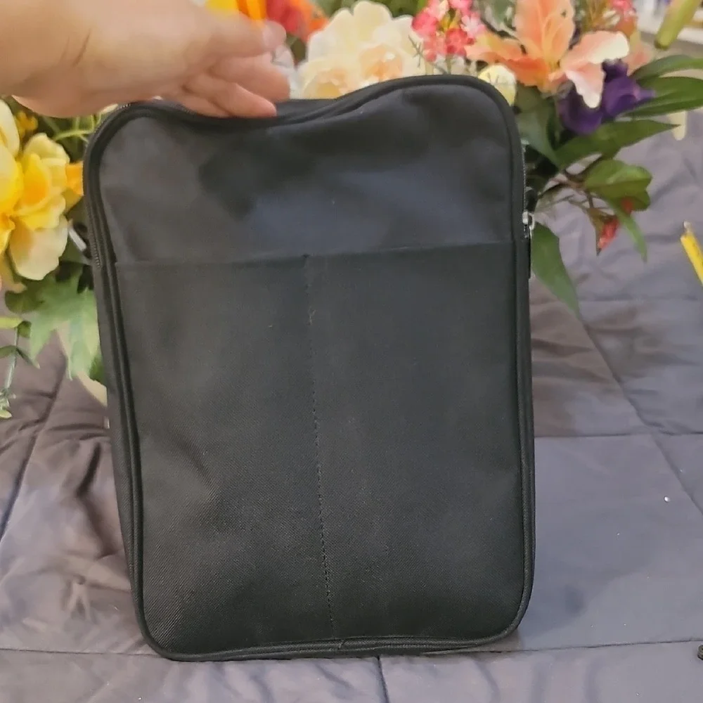 AMERICAN TOURISTER Black Duffel Bag with Dual Front Pockets
